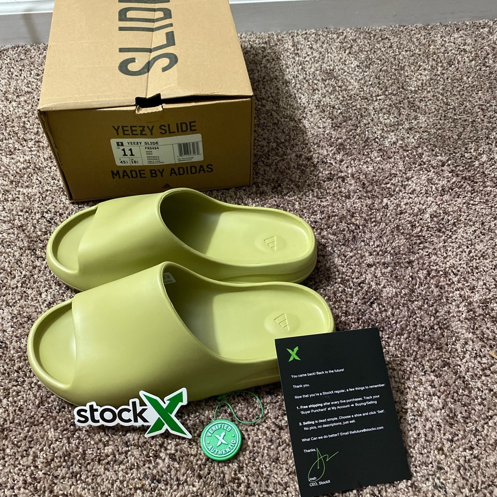 YEEZY SLIDES